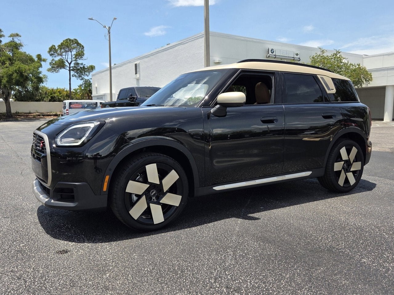 2027 MINI COUNTRYMAN ICONIC