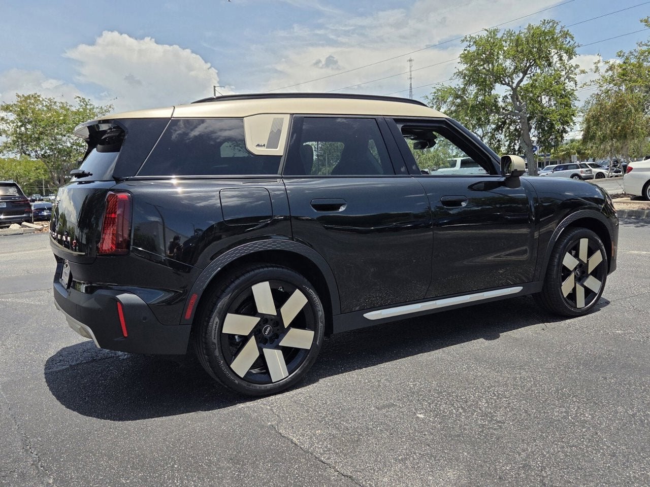 2027 MINI COUNTRYMAN ICONIC