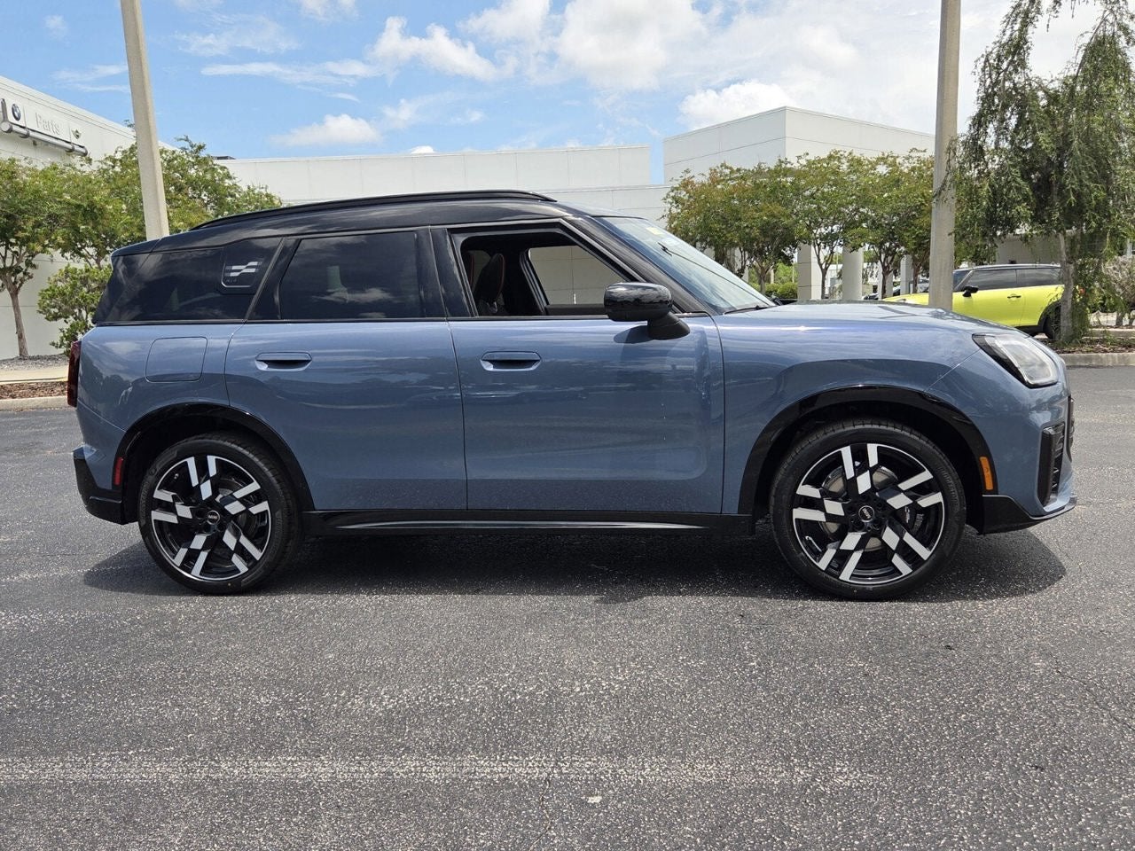 2027 MINI COUNTRYMAN ICONIC