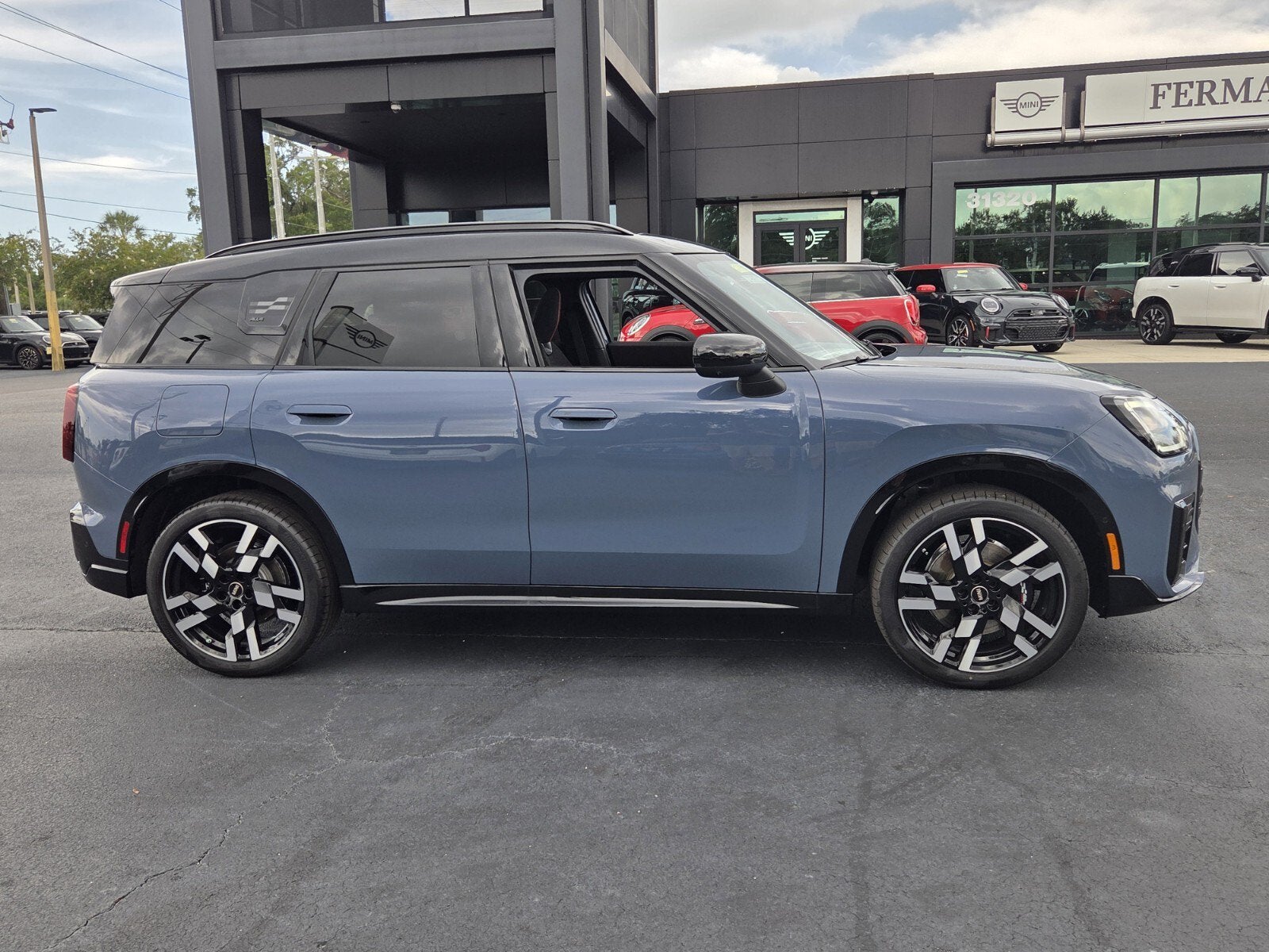 2027 MINI COUNTRYMAN ICONIC