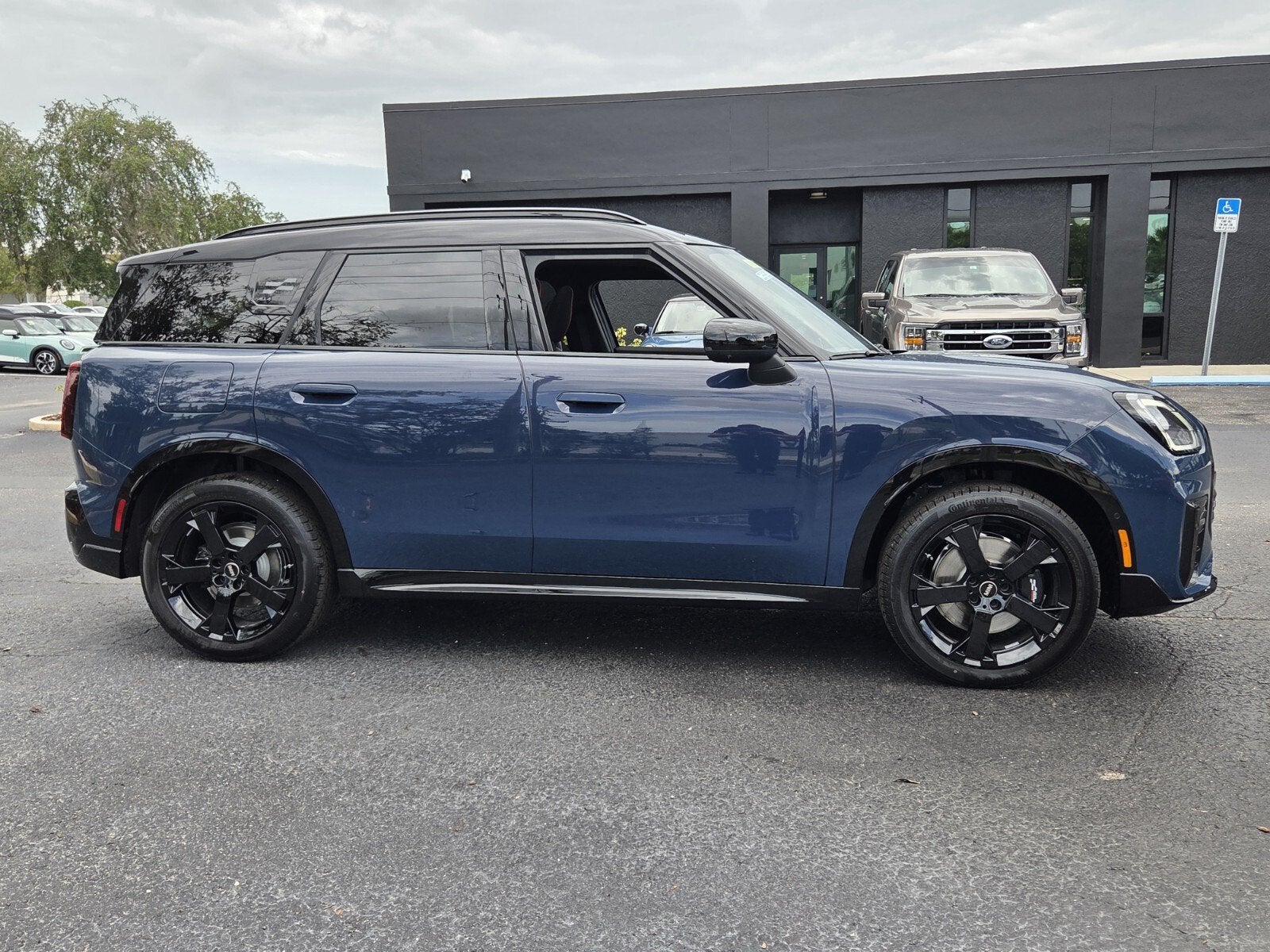 2027 MINI COUNTRYMAN ICONIC
