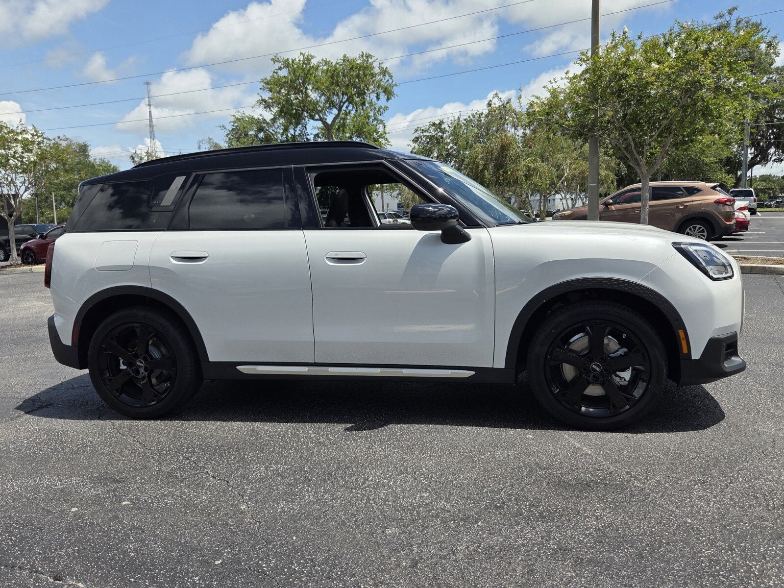 2027 MINI COUNTRYMAN ICONIC