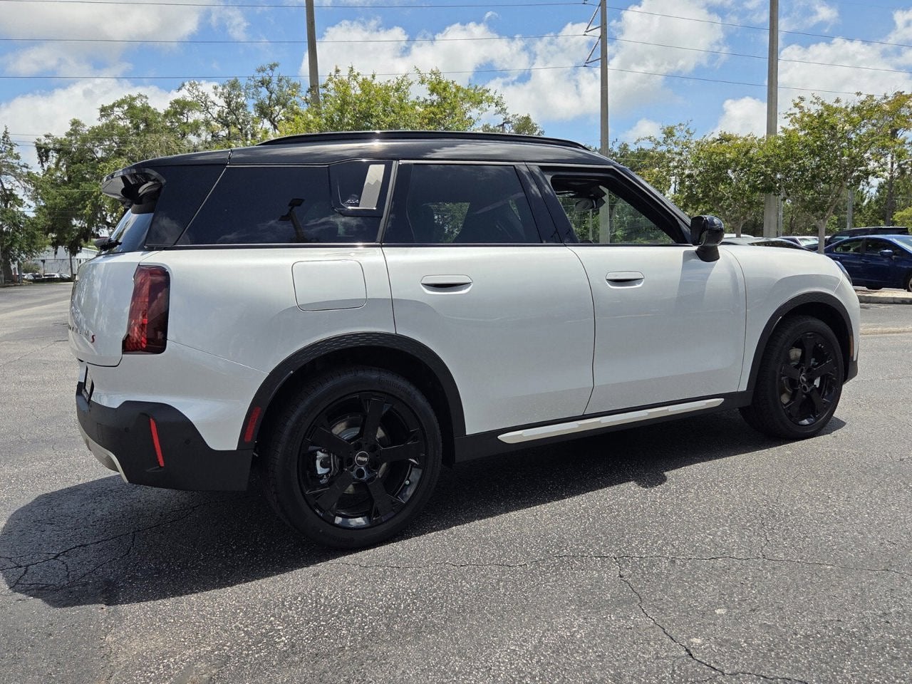 2027 MINI COUNTRYMAN ICONIC