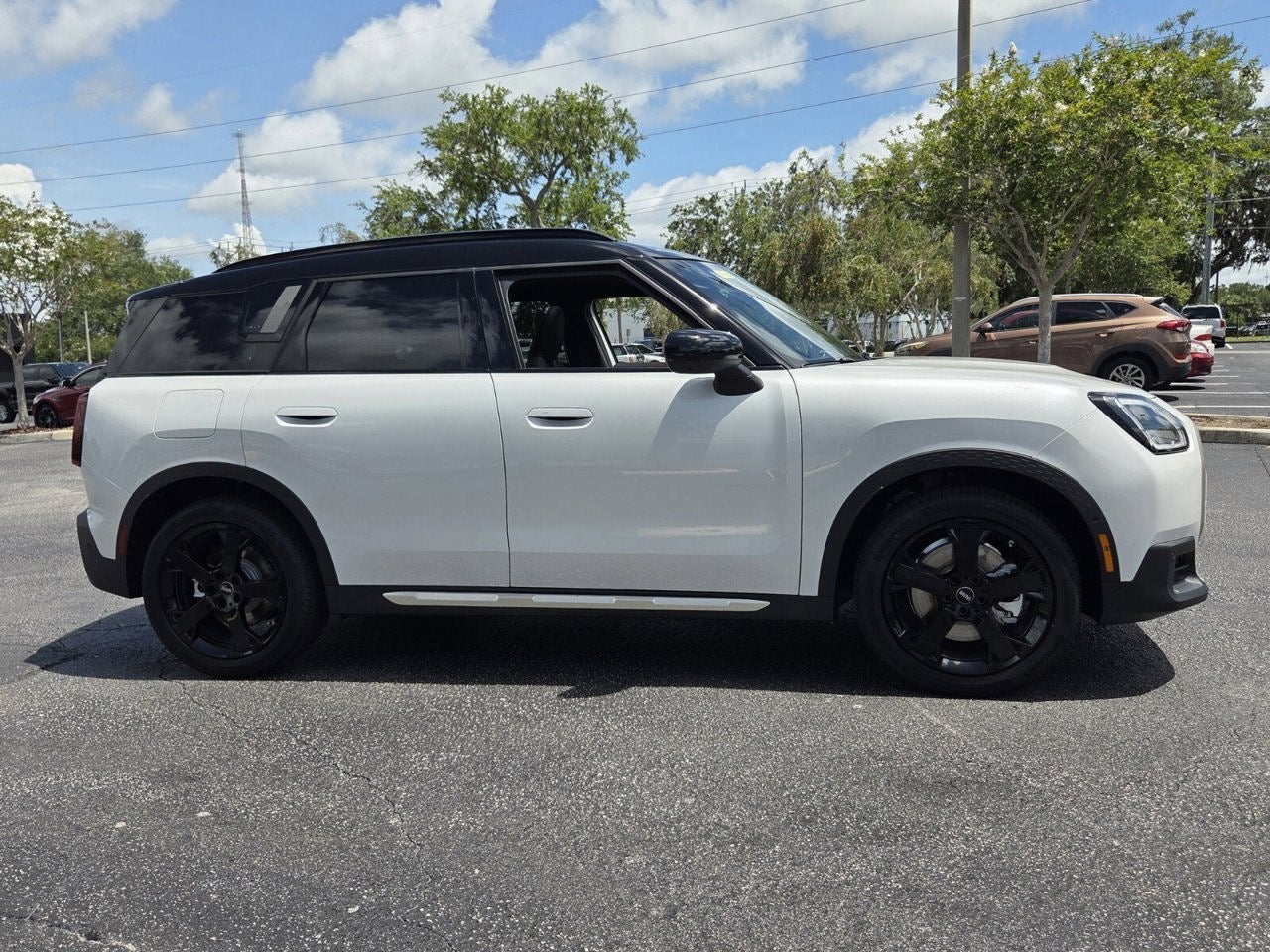 2027 MINI COUNTRYMAN ICONIC