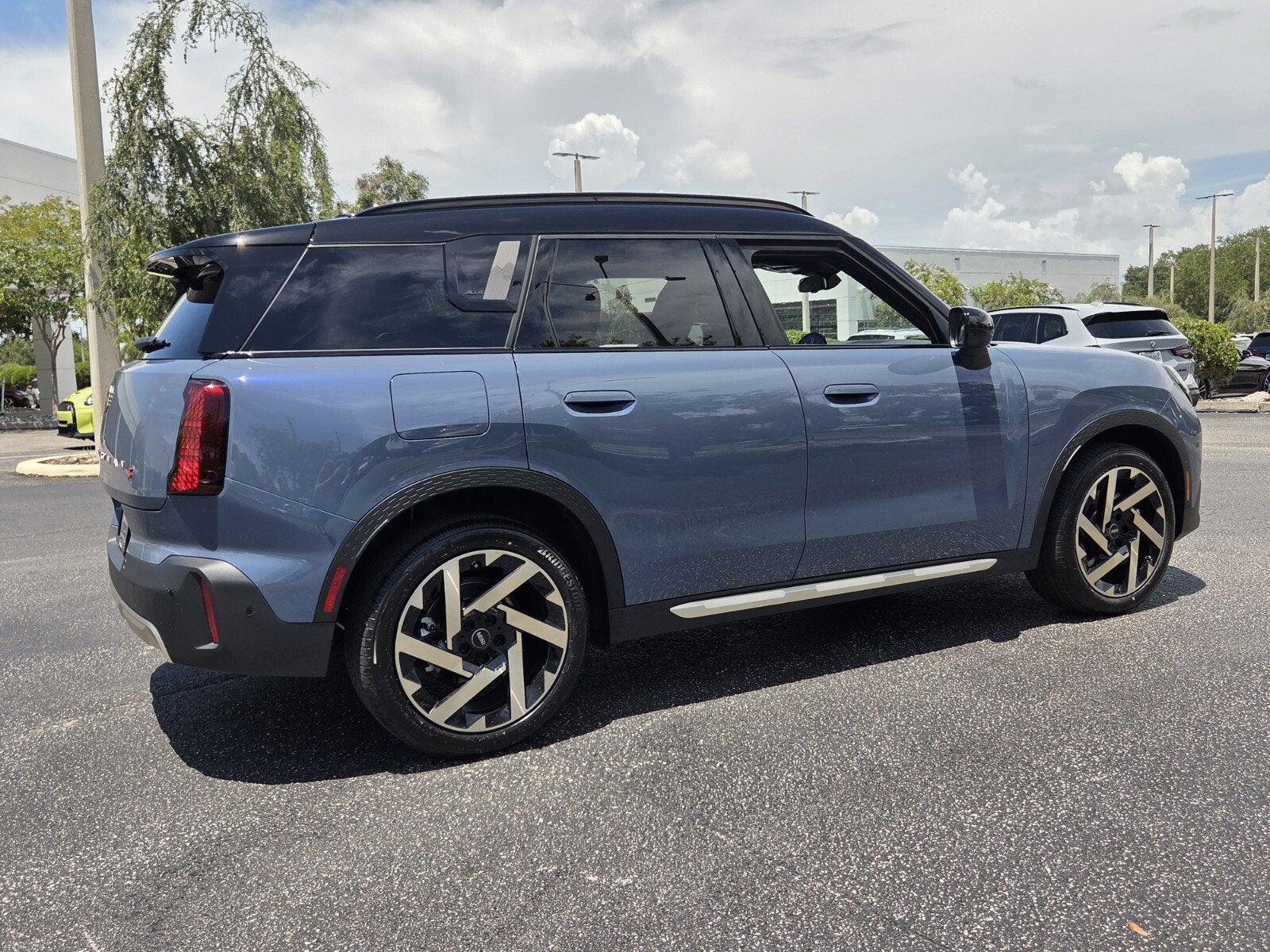 2027 MINI COUNTRYMAN ICONIC