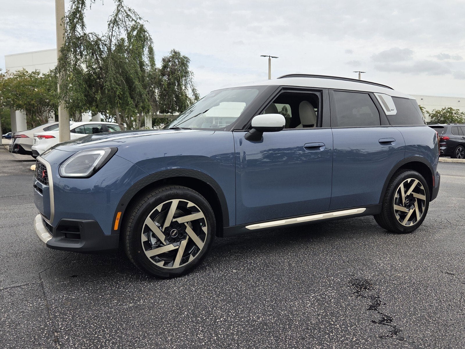 2027 MINI COUNTRYMAN ICONIC