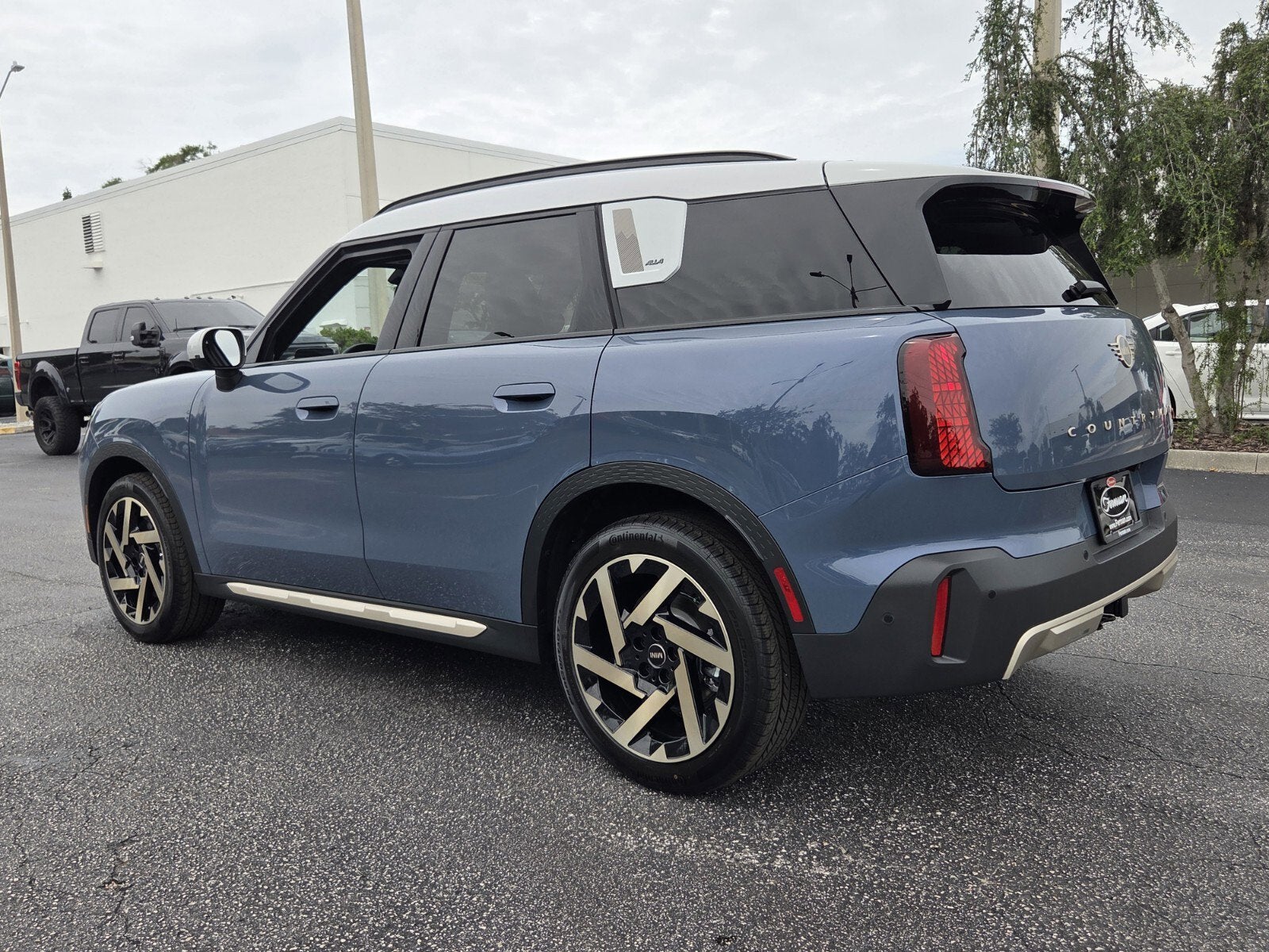 2027 MINI COUNTRYMAN ICONIC