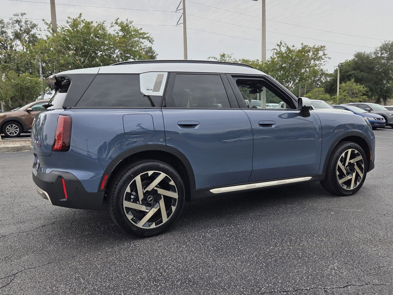 2027 MINI COUNTRYMAN ICONIC