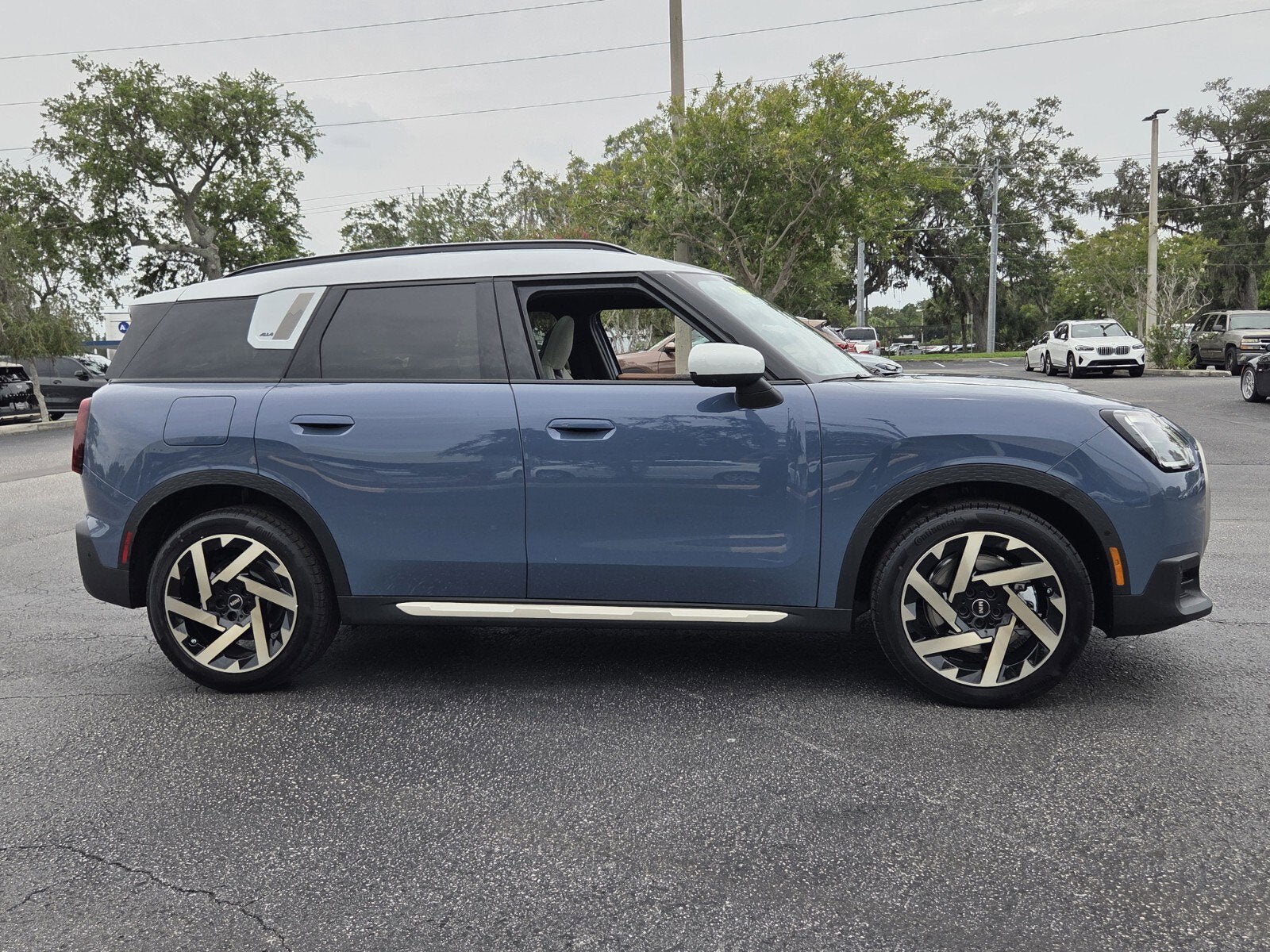 2027 MINI COUNTRYMAN ICONIC