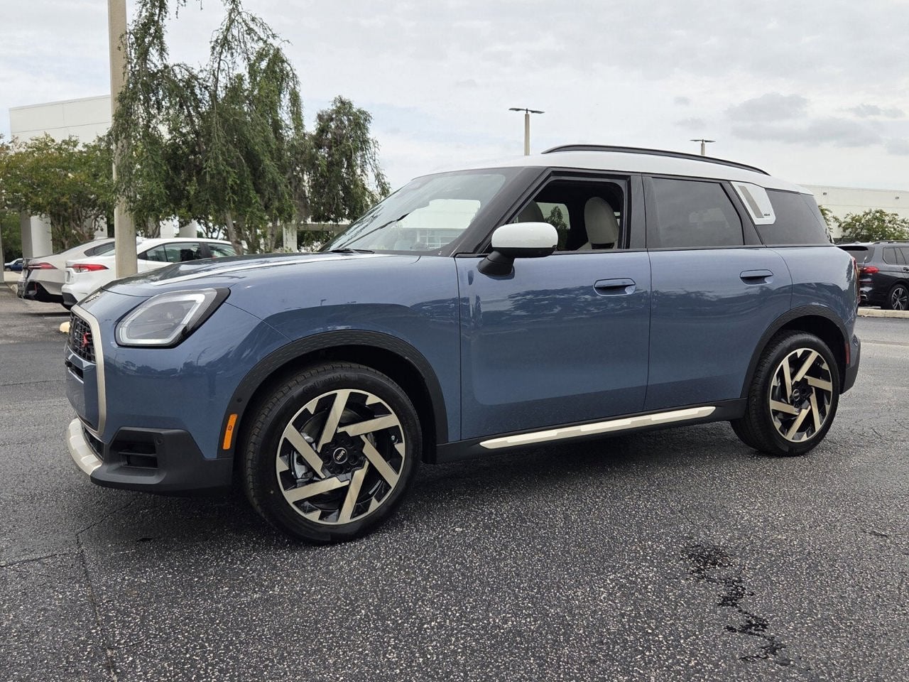 2027 MINI COUNTRYMAN ICONIC