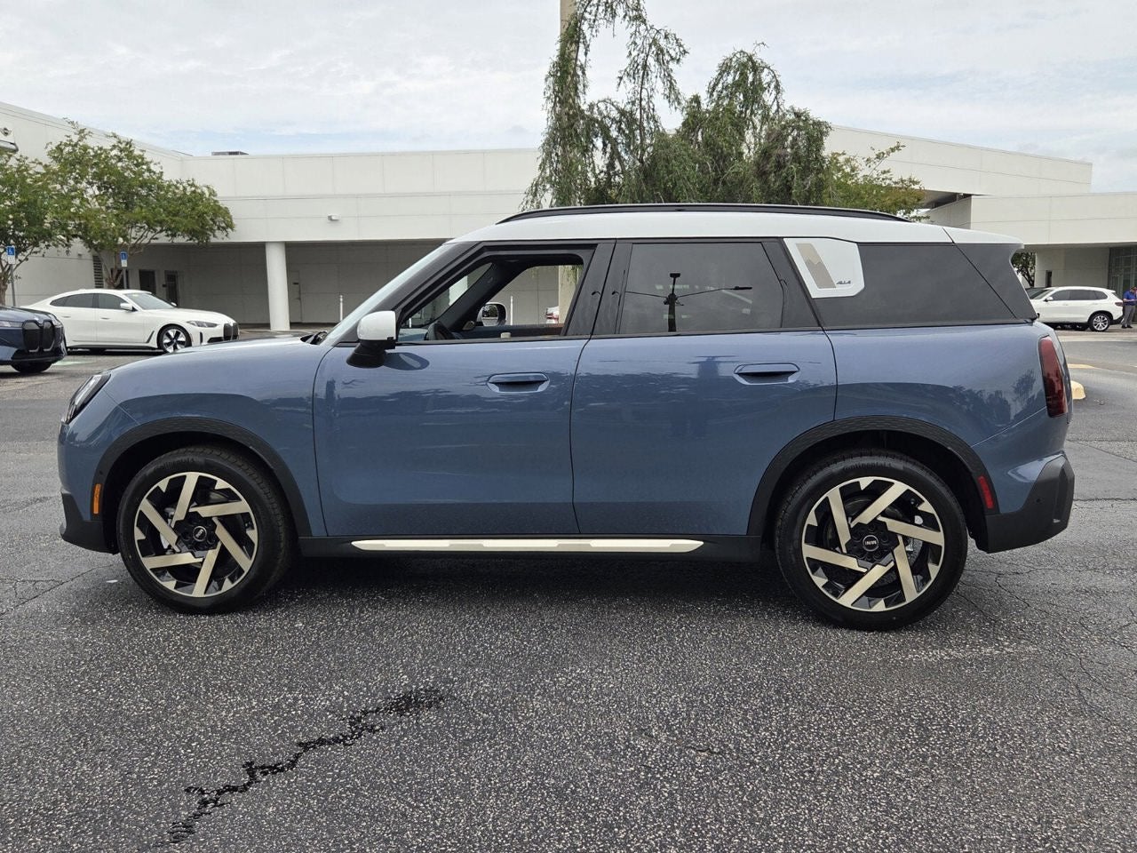 2027 MINI COUNTRYMAN ICONIC