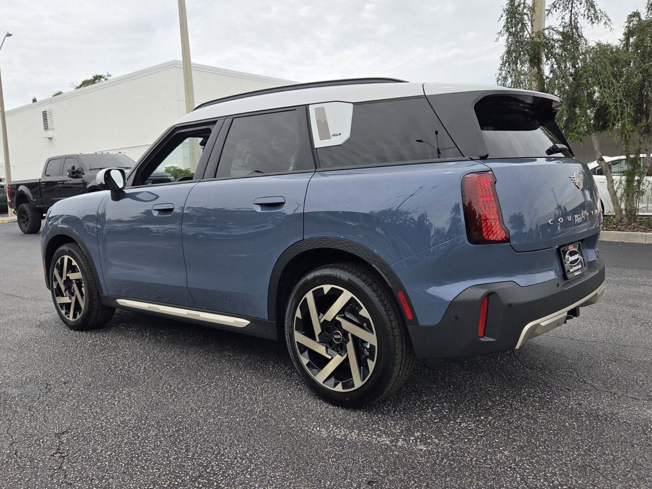 2027 MINI COUNTRYMAN ICONIC
