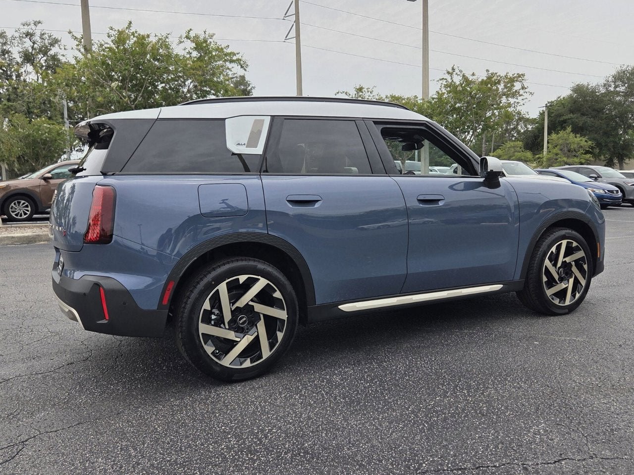 2027 MINI COUNTRYMAN ICONIC