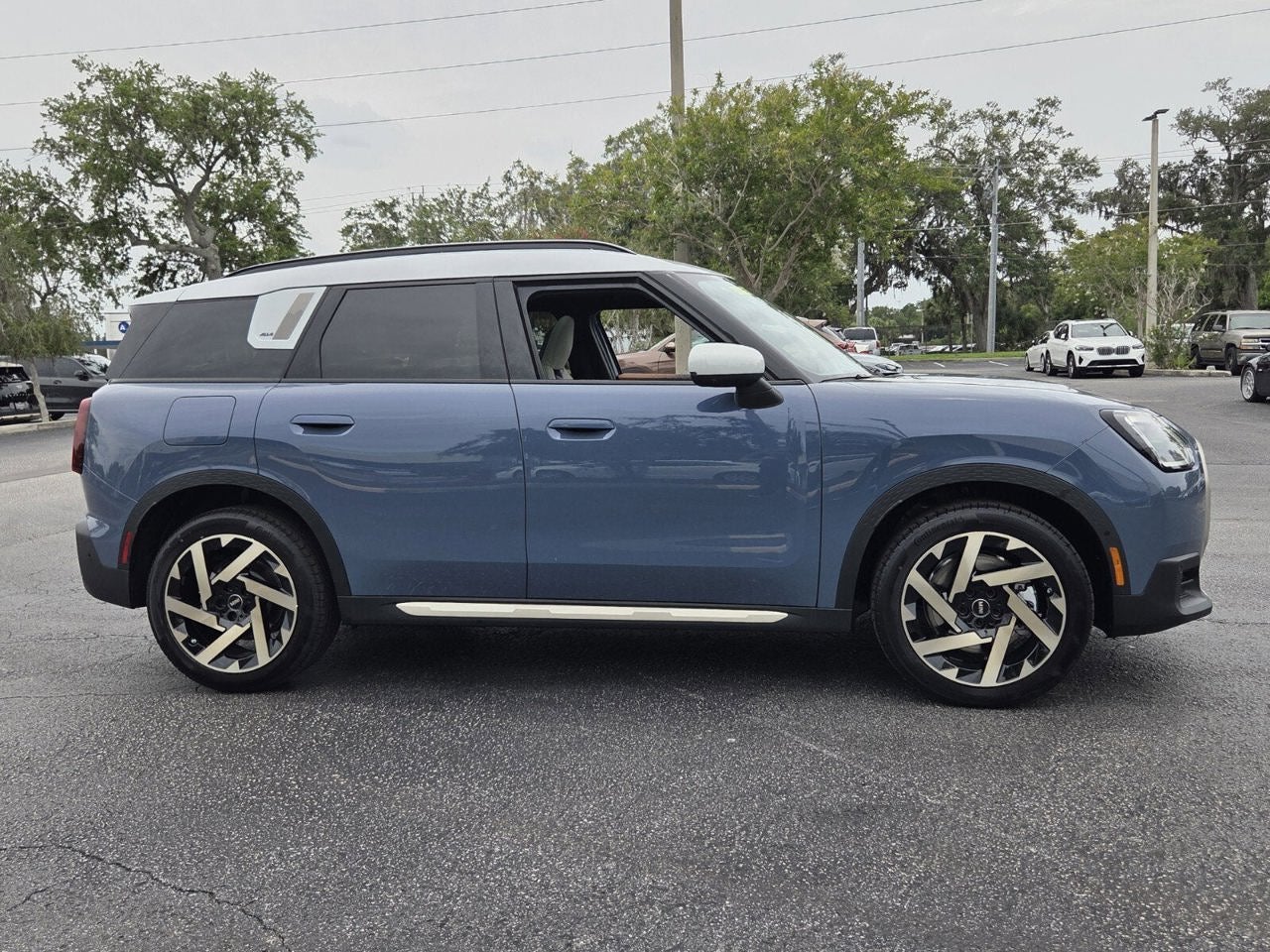 2027 MINI COUNTRYMAN ICONIC