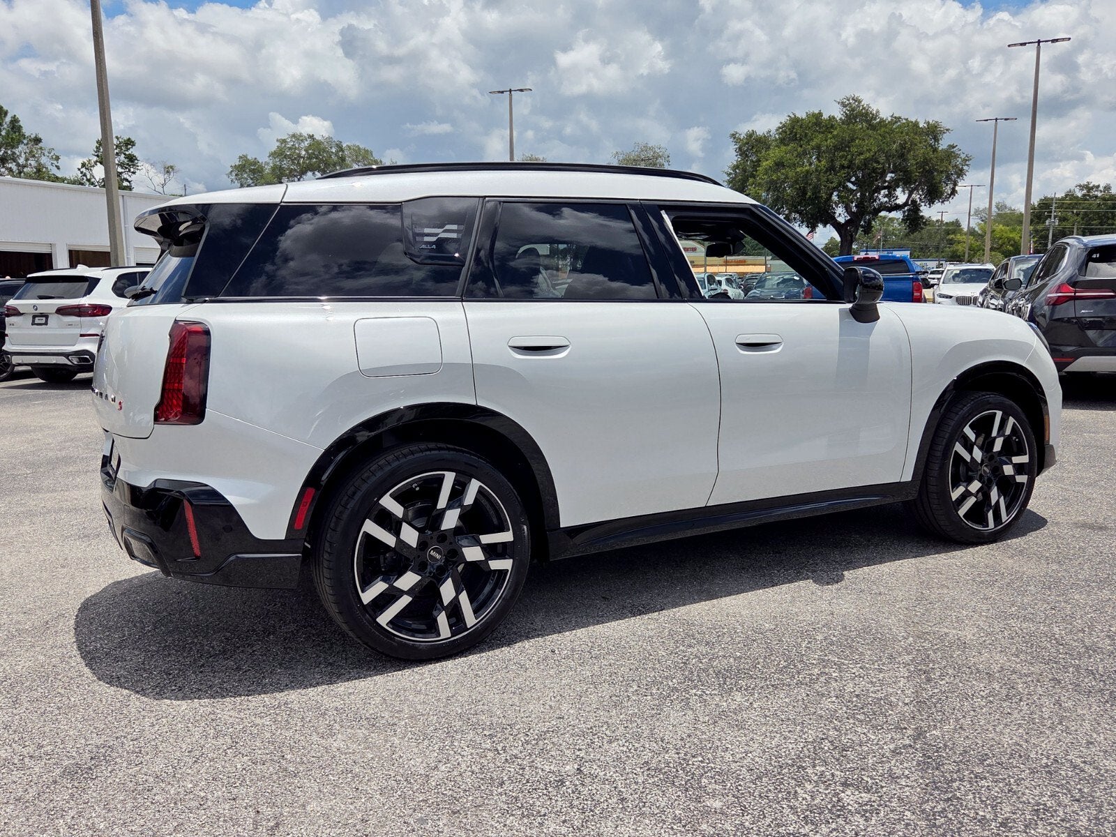 2027 MINI COUNTRYMAN ICONIC