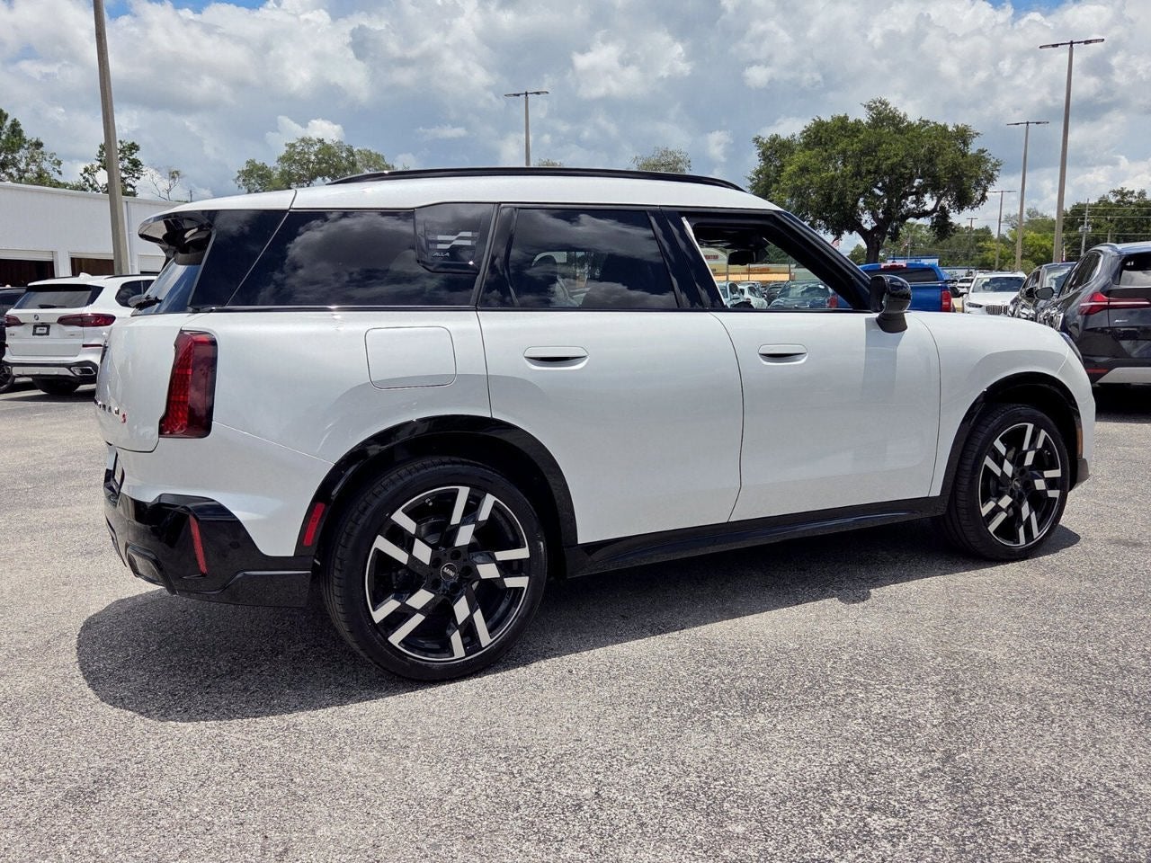2027 MINI COUNTRYMAN ICONIC