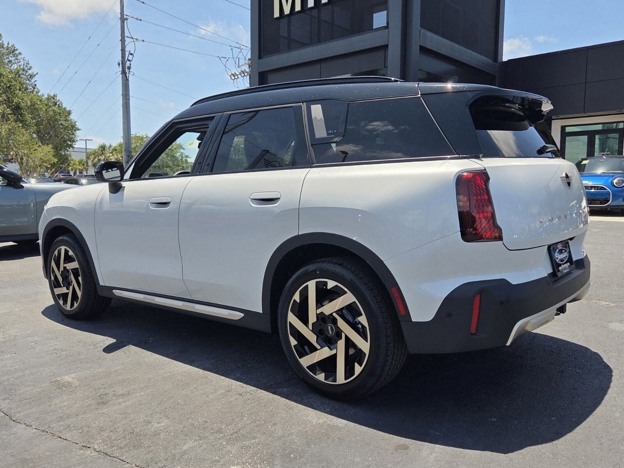 2027 MINI COUNTRYMAN ICONIC