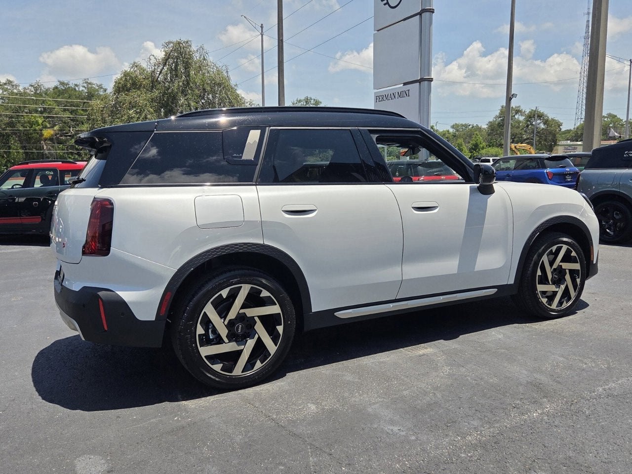 2027 MINI COUNTRYMAN ICONIC