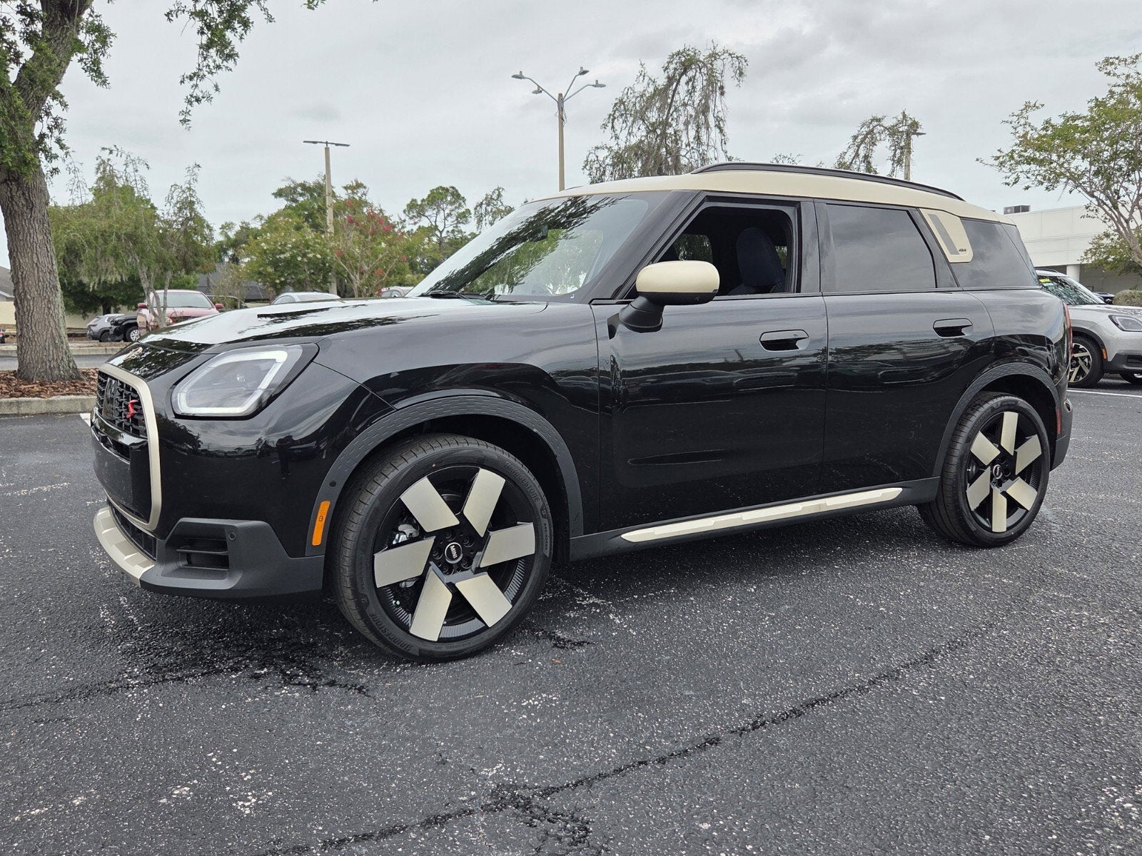 2027 MINI COUNTRYMAN ICONIC