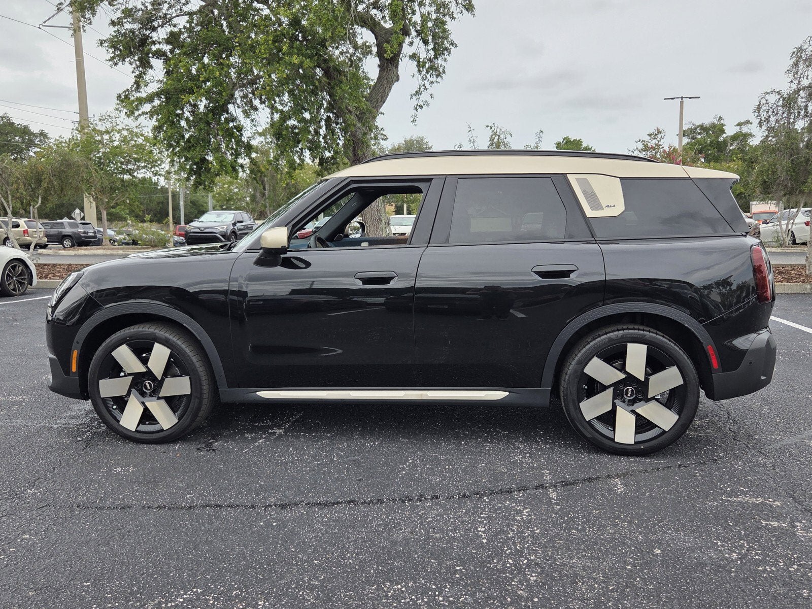 2027 MINI COUNTRYMAN ICONIC