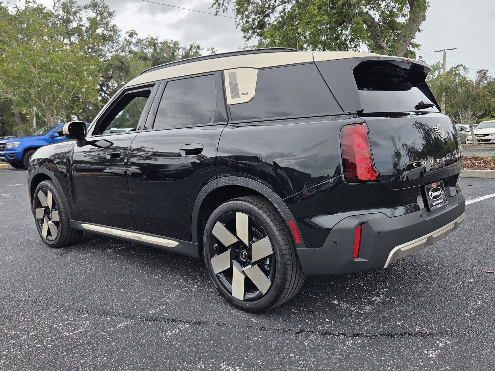 2027 MINI COUNTRYMAN ICONIC