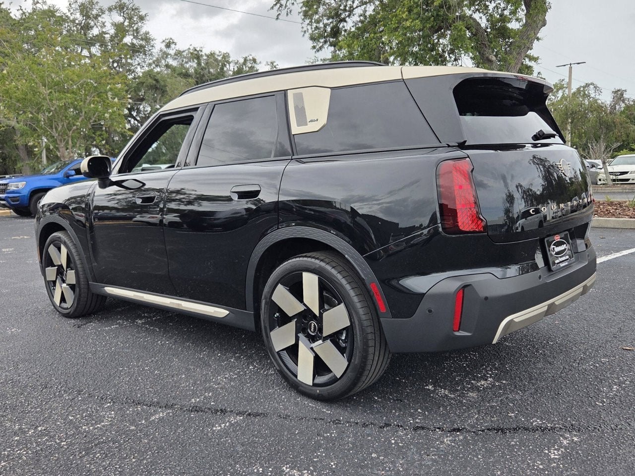 2027 MINI COUNTRYMAN ICONIC