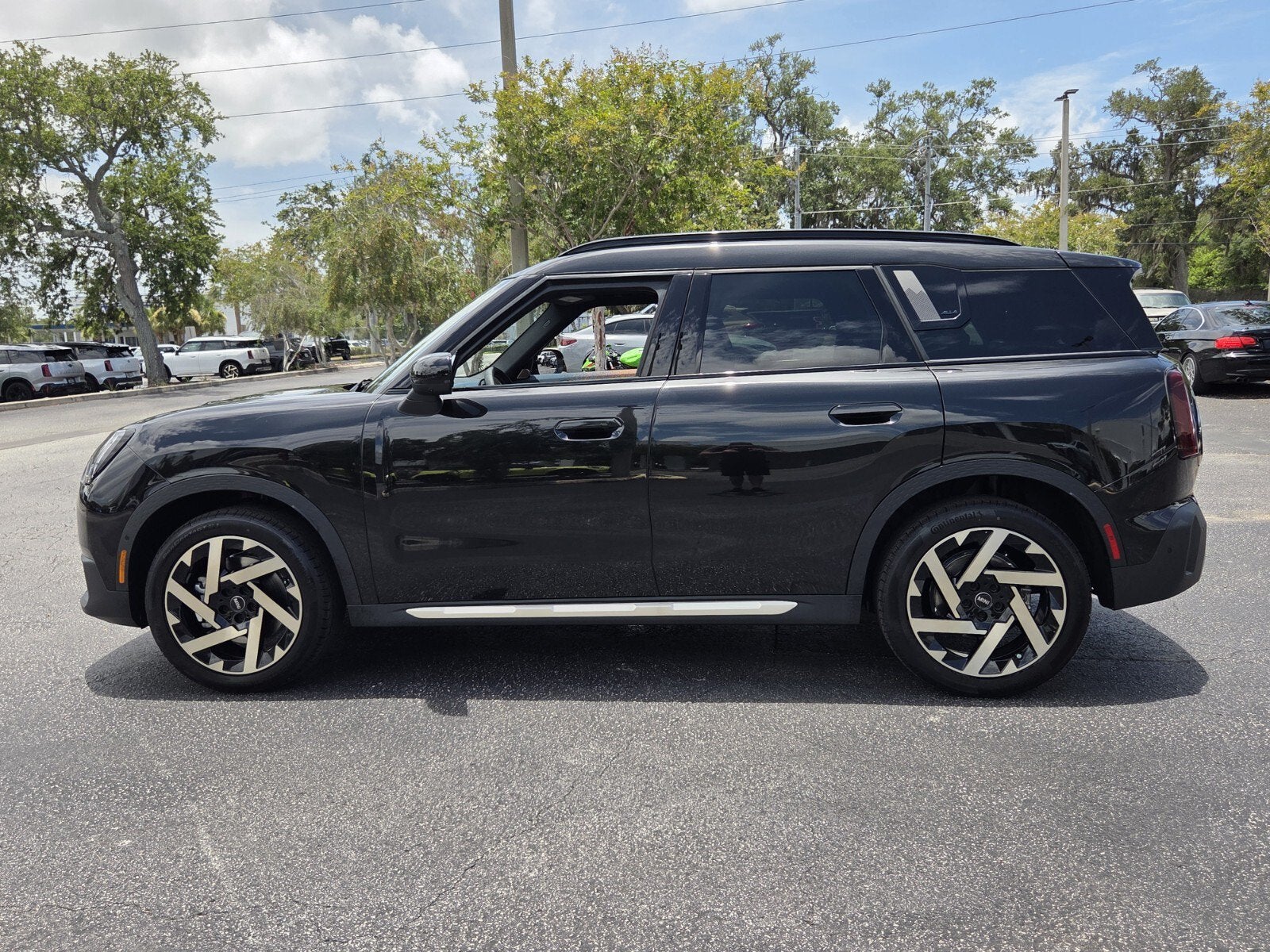 2027 MINI COUNTRYMAN ICONIC