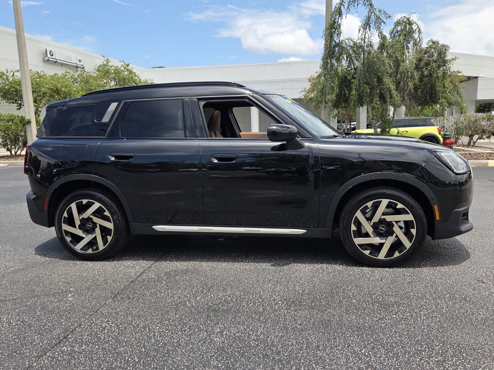 2027 MINI COUNTRYMAN ICONIC