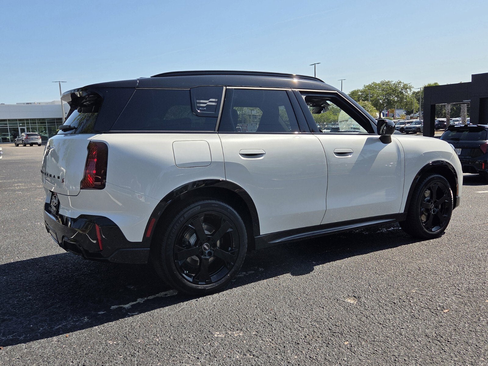 2027 MINI COUNTRYMAN ICONIC