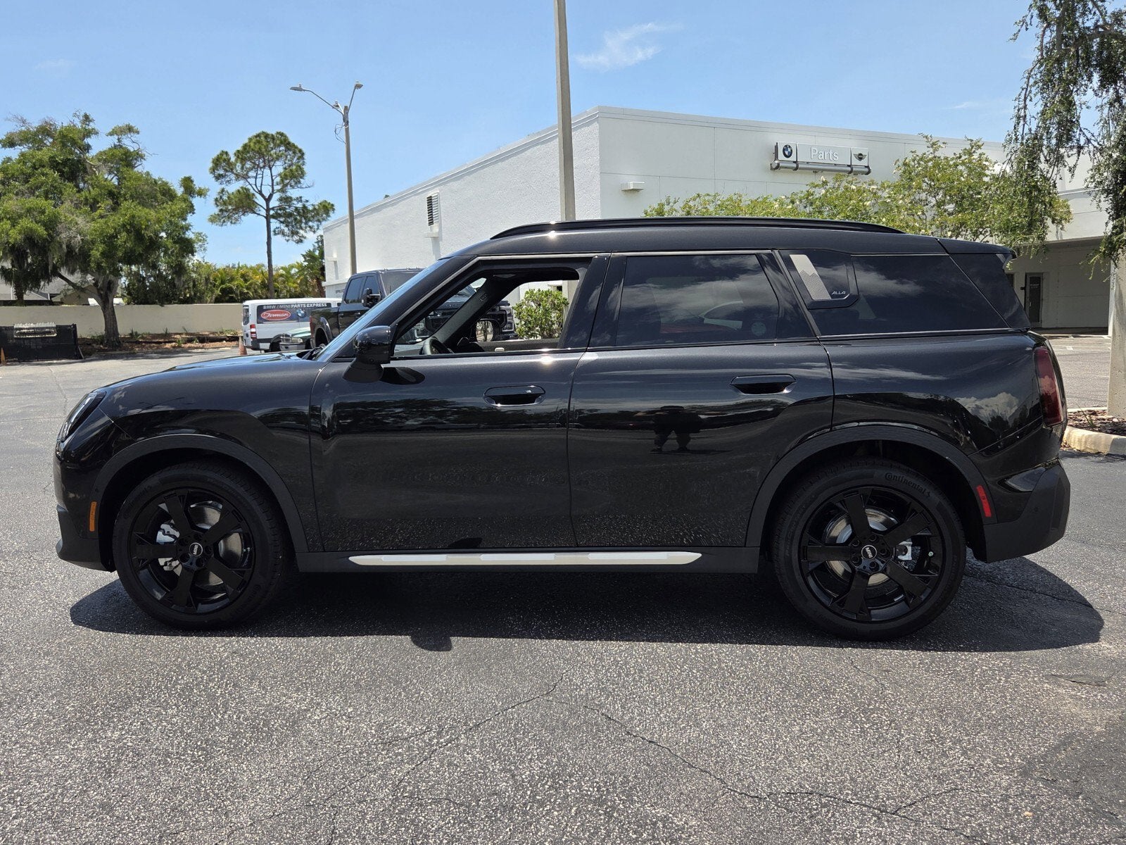 2027 MINI COUNTRYMAN ICONIC