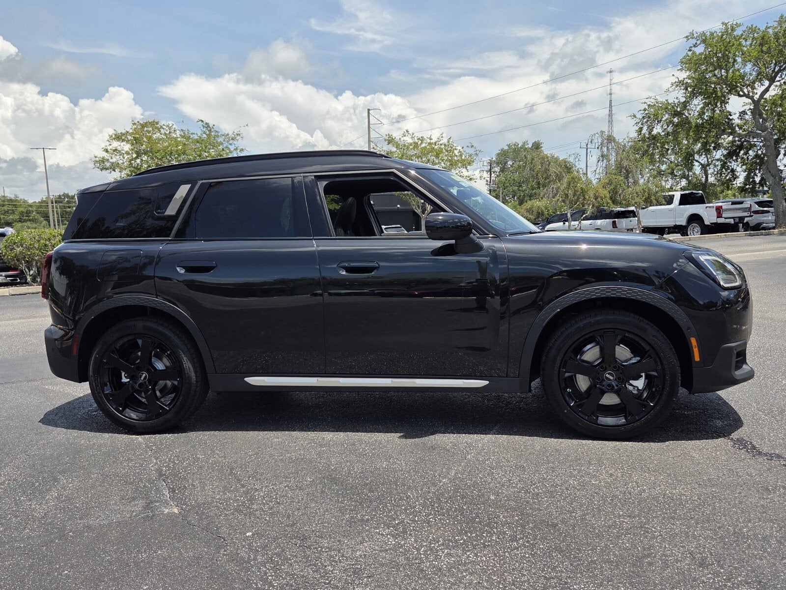 2027 MINI COUNTRYMAN ICONIC