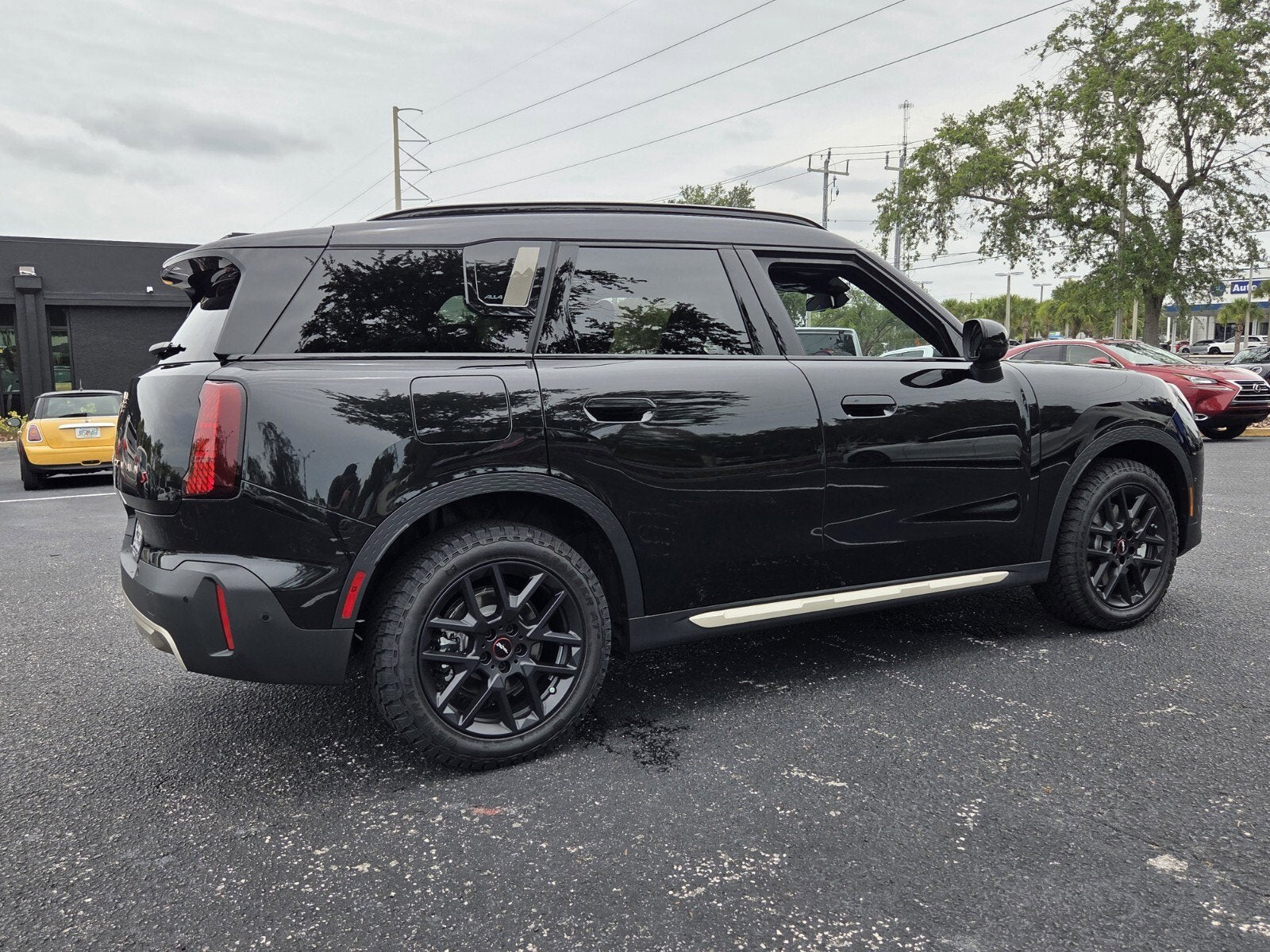 2027 MINI COUNTRYMAN ICONIC