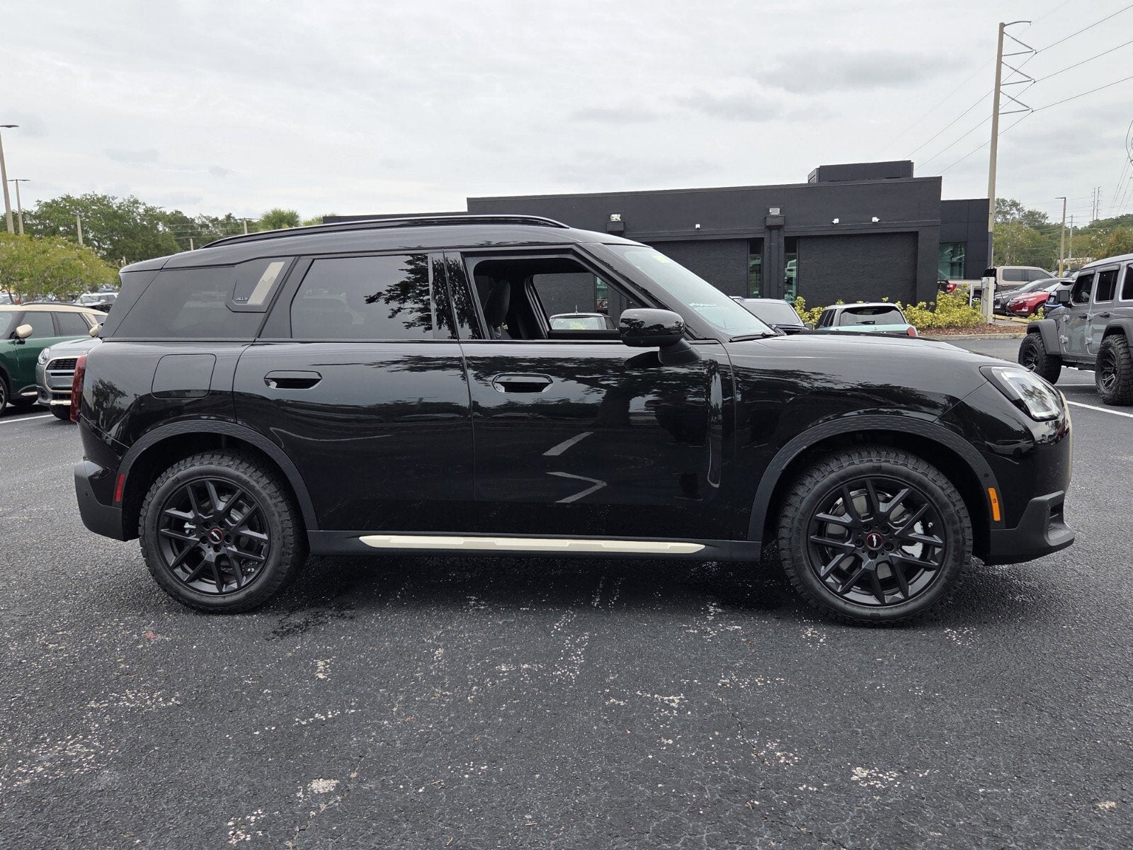 2027 MINI COUNTRYMAN ICONIC