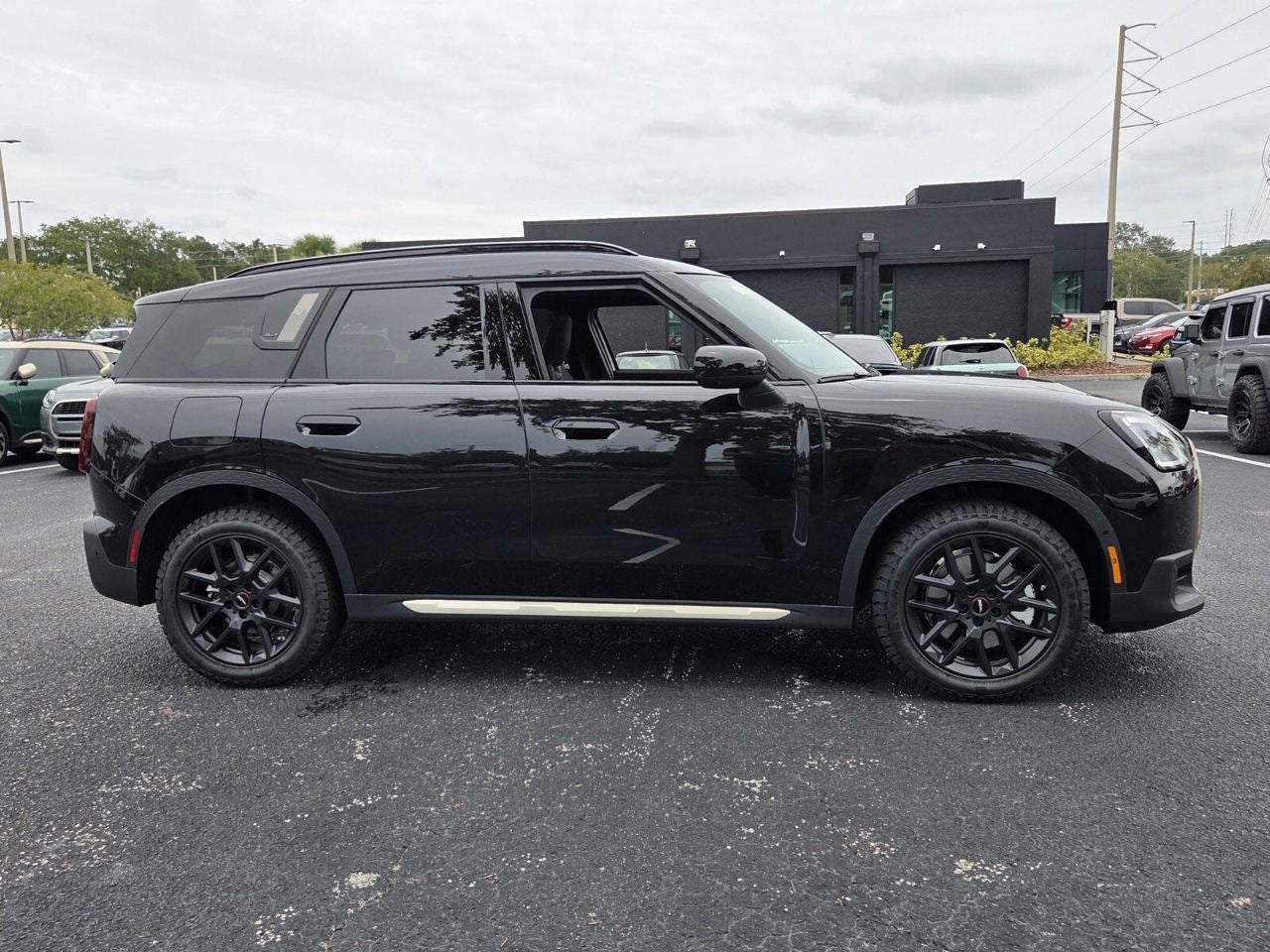 2027 MINI COUNTRYMAN ICONIC
