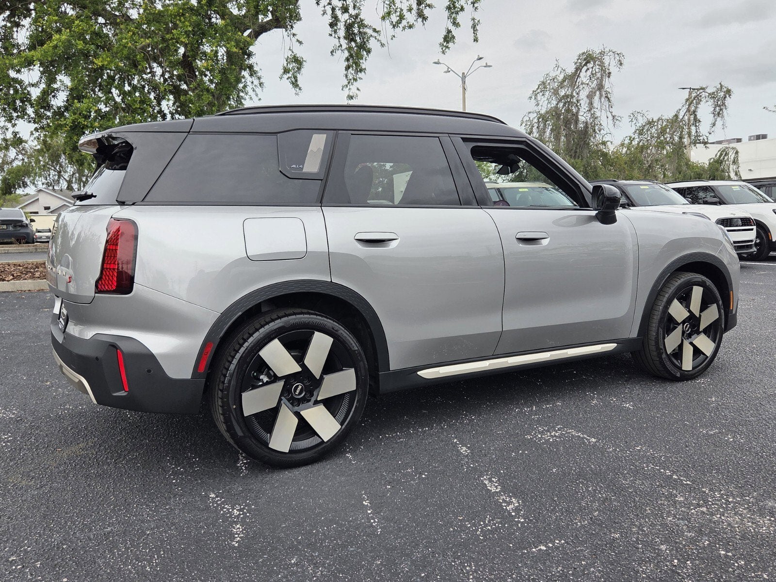 2027 MINI COUNTRYMAN ICONIC