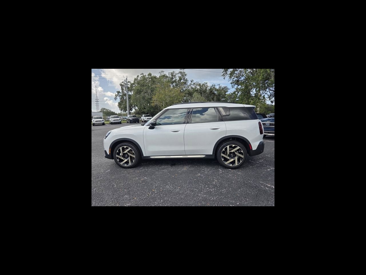 2027 MINI COUNTRYMAN SIGNATURE PLUS