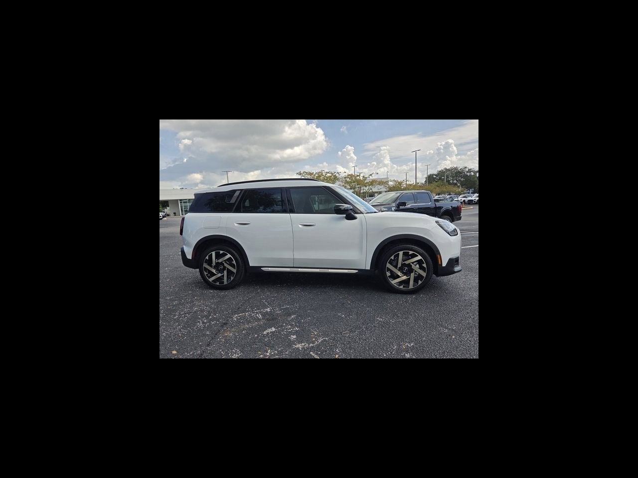 2027 MINI COUNTRYMAN SIGNATURE PLUS