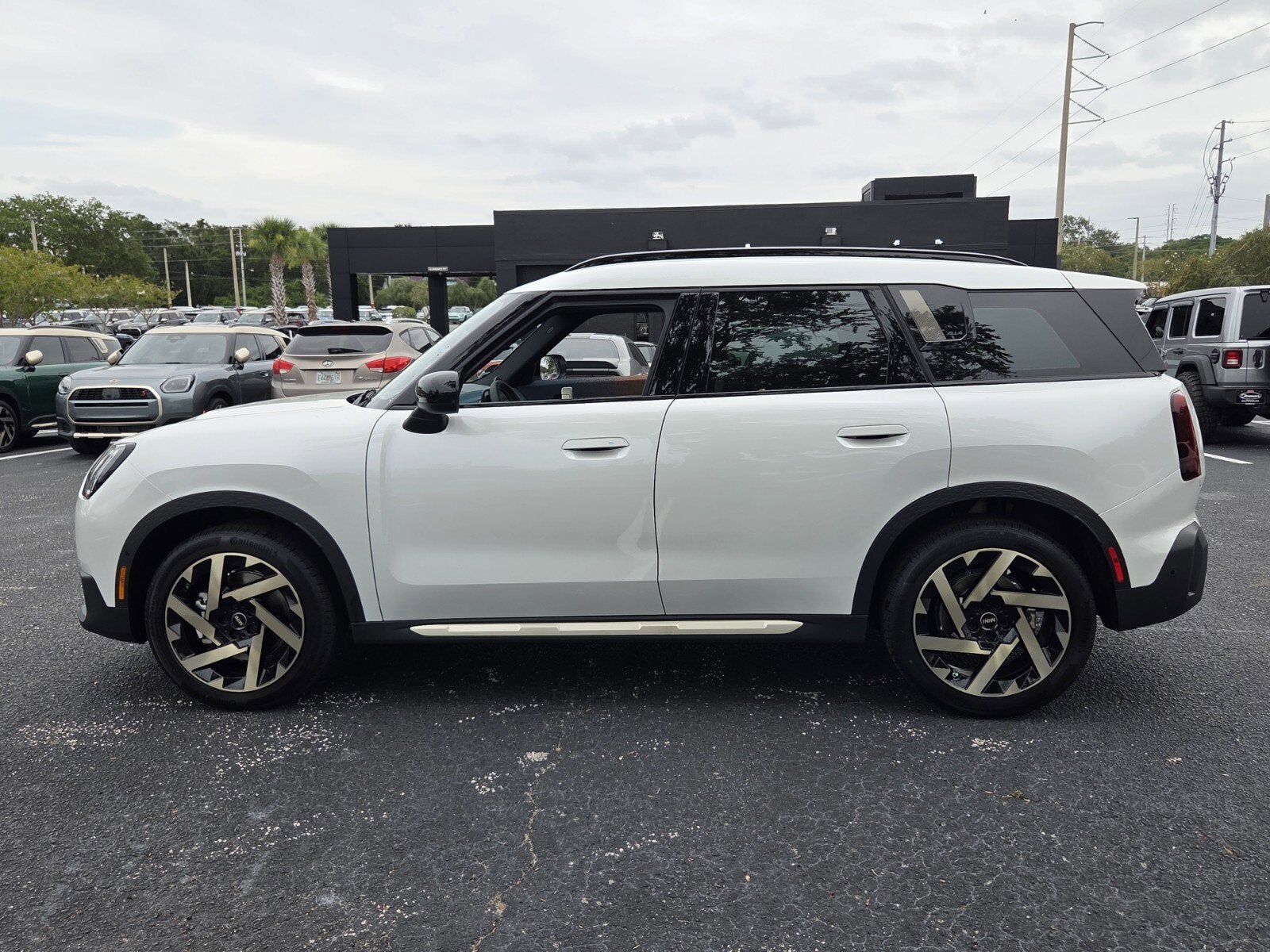 2027 MINI COUNTRYMAN SIGNATURE PLUS