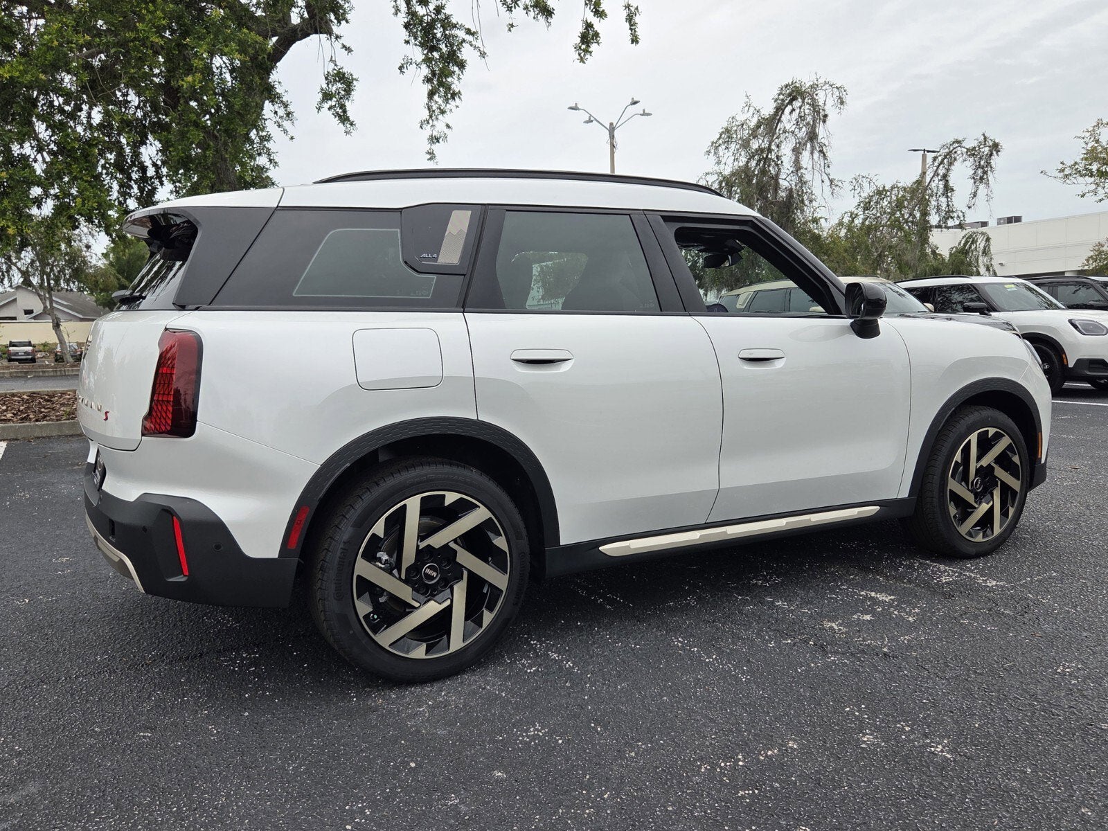 2027 MINI COUNTRYMAN SIGNATURE PLUS