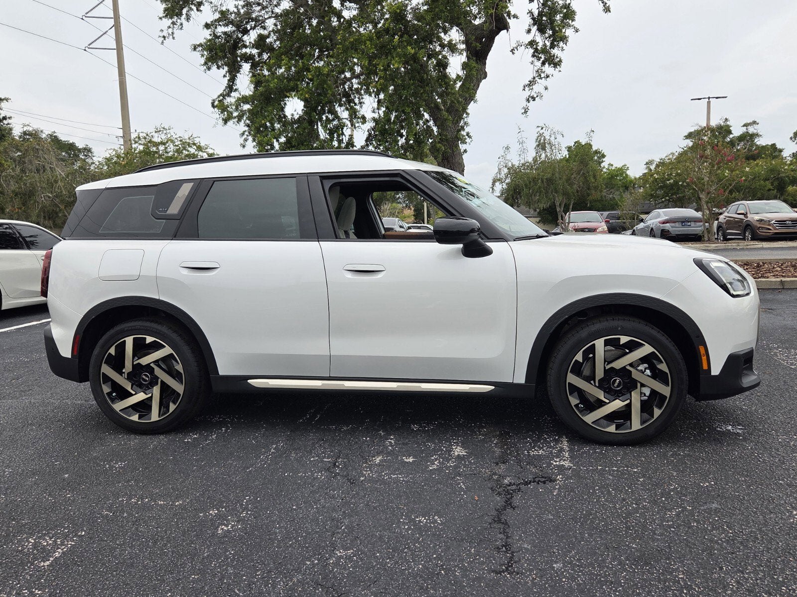 2027 MINI COUNTRYMAN SIGNATURE PLUS