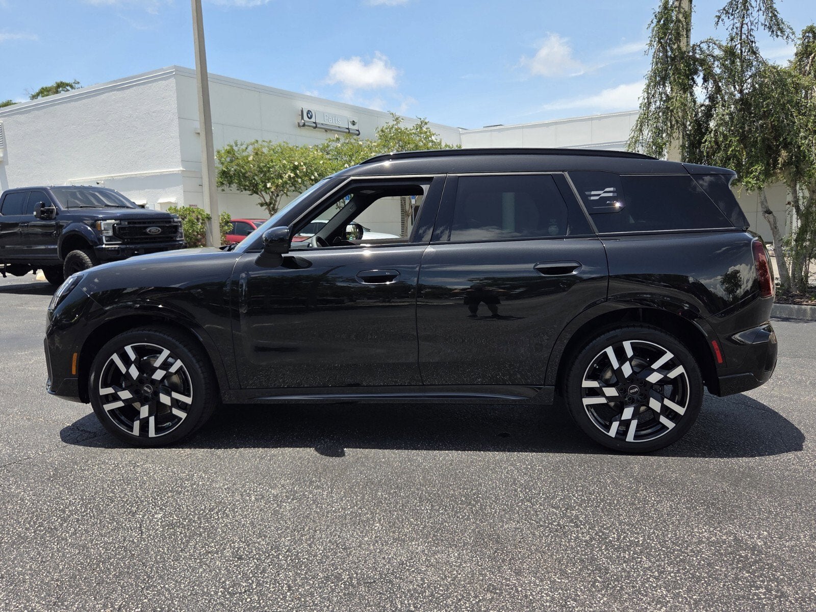 2027 MINI COUNTRYMAN ICONIC
