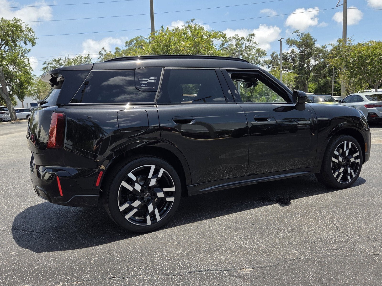 2027 MINI COUNTRYMAN ICONIC