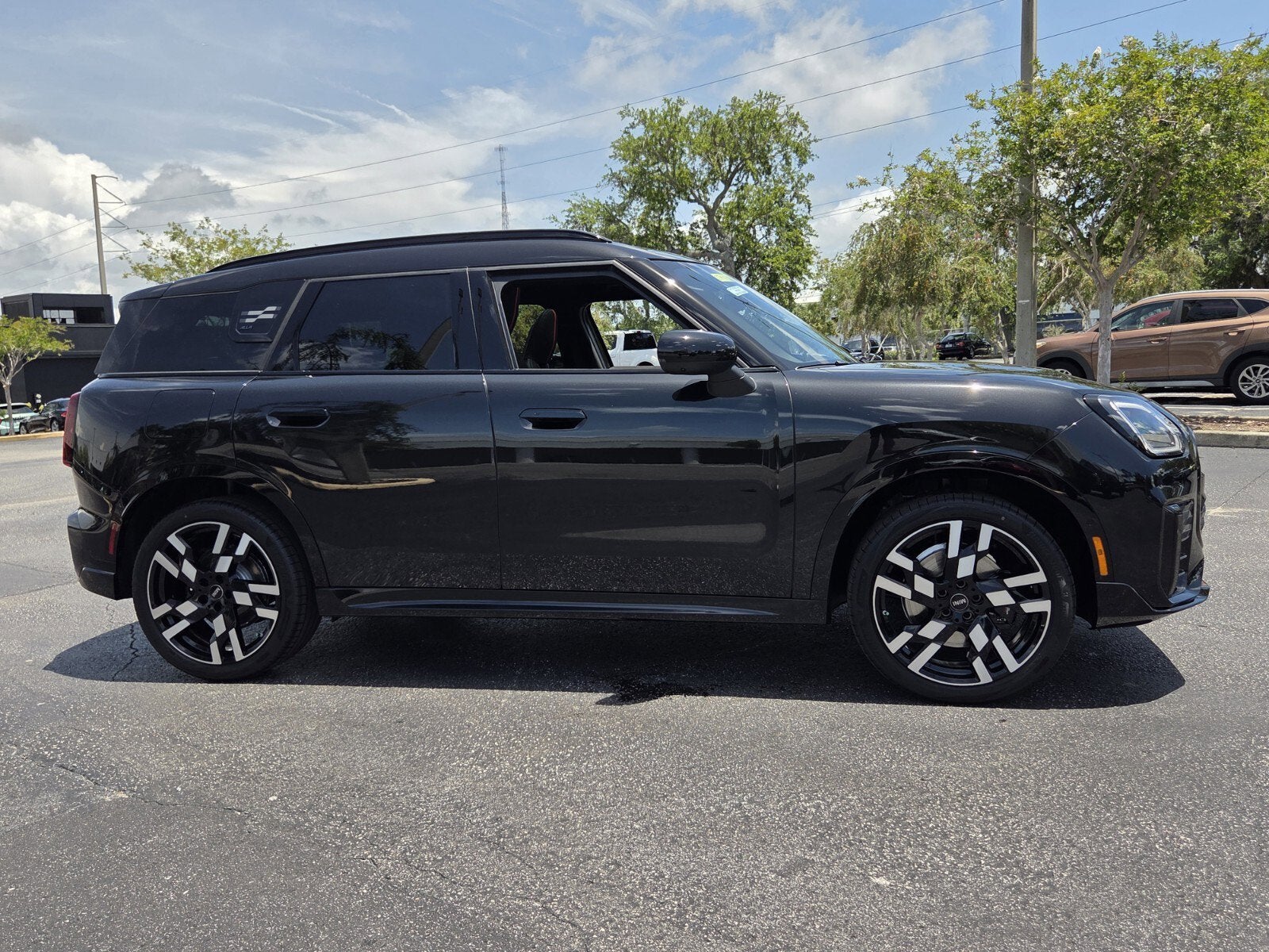 2027 MINI COUNTRYMAN ICONIC
