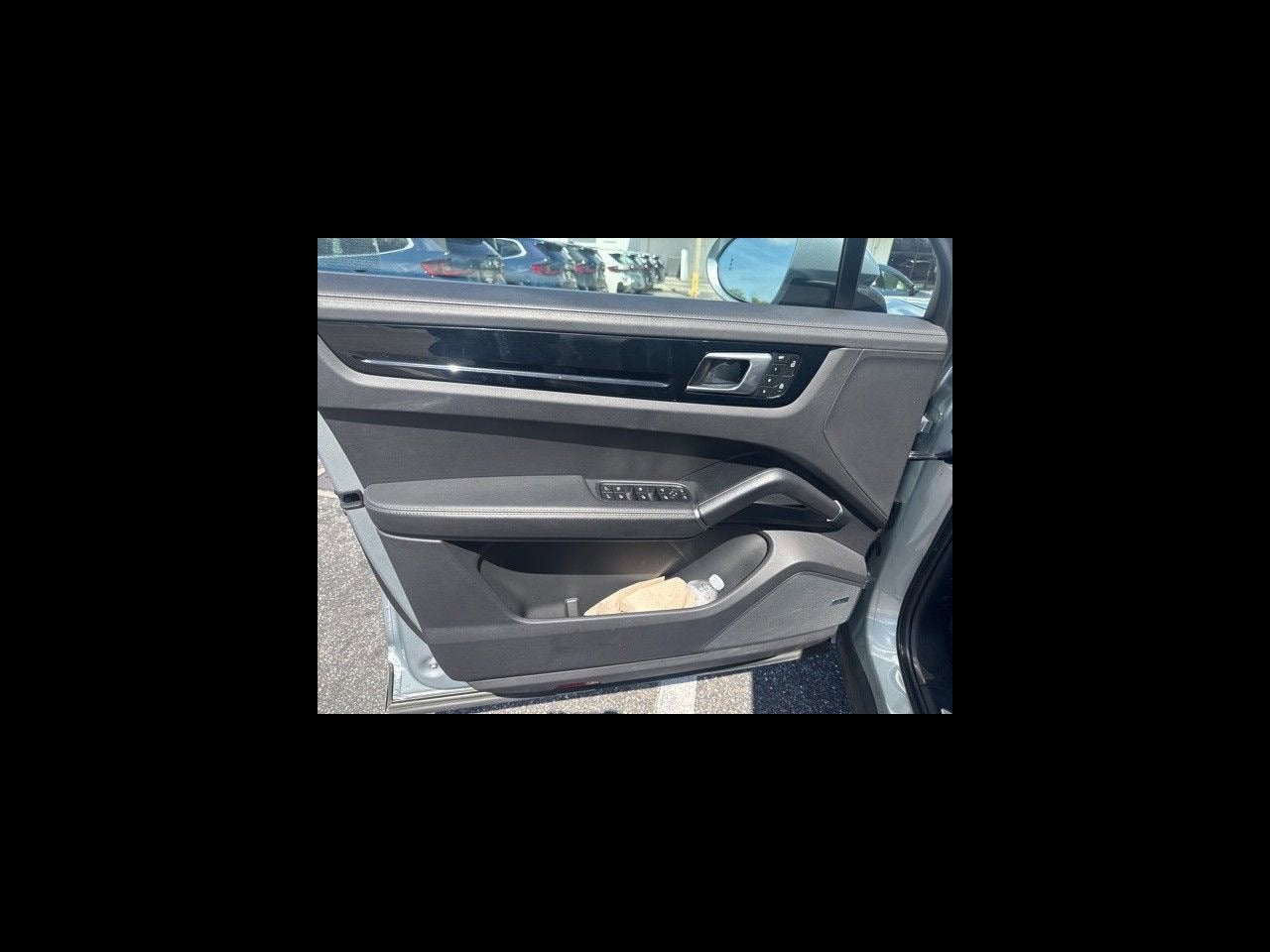 2022 Porsche Cayenne Base