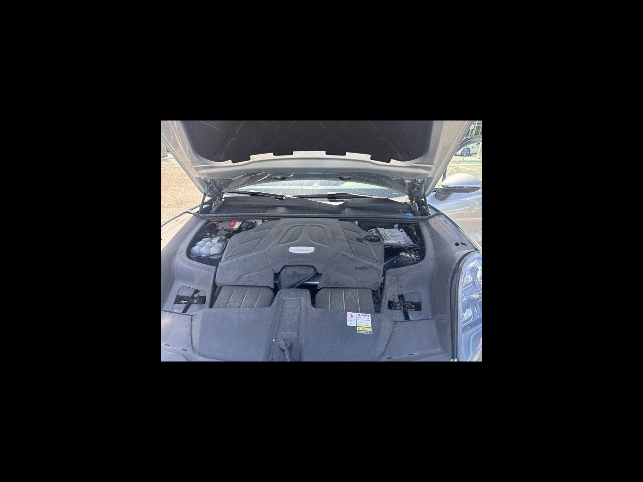 2022 Porsche Cayenne Base