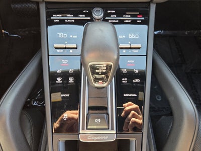2022 Porsche Cayenne Base