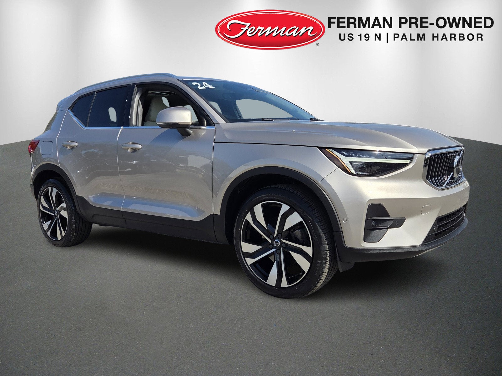 2024 Volvo XC40 Ultimate Bright Theme