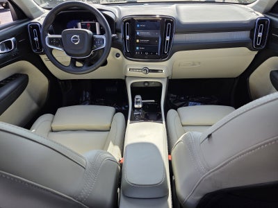 2024 Volvo XC40 Ultimate Bright Theme