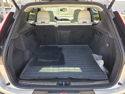 2024 Volvo XC40 Ultimate Bright Theme