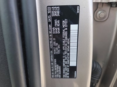 2024 Volvo XC40 Ultimate Bright Theme